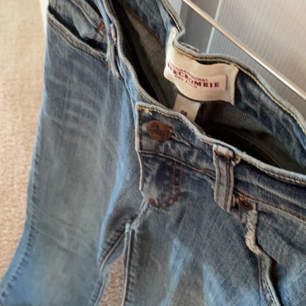 Abercrombie & Finch Low Rise Bootcut Jeans | 0R - Picture 3 of 15